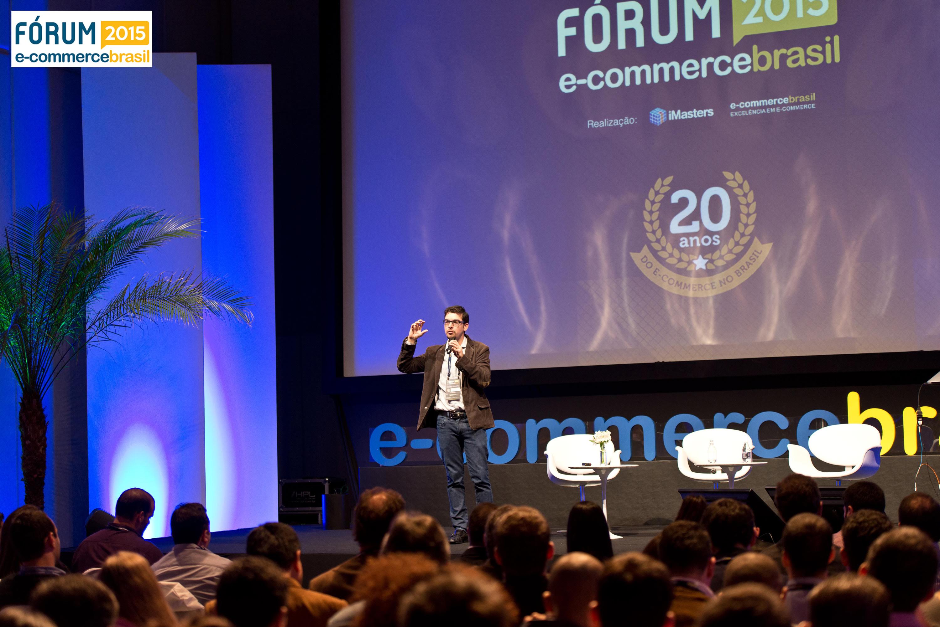 Eric Gallardo presenting about E-commerce for pharmaceutical industry in São Paulo, Brazil